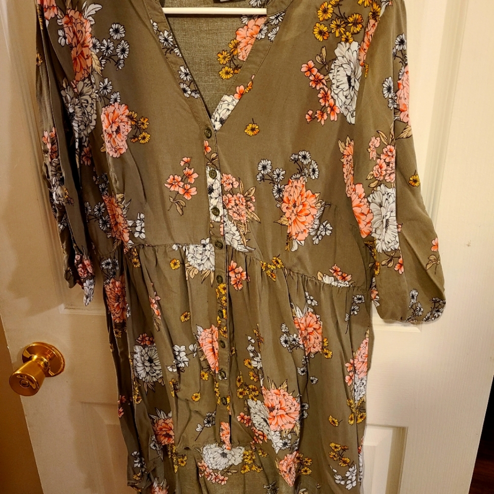 Torrid High-low top size 1